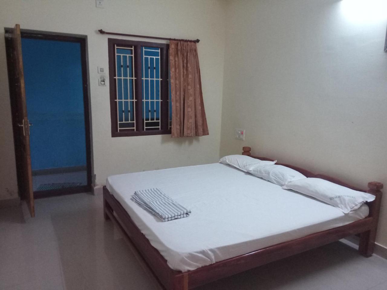 Sakthi Guest House & Residency, By Saraswathi Groups, Thirunallar, Karaikal Pillaittiruvasal Exterior photo